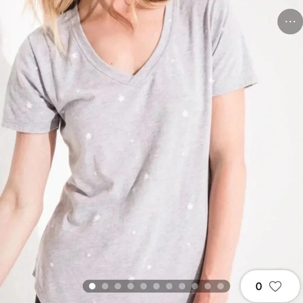 Z Supply Gray Star Print V-Neck Tee - Large